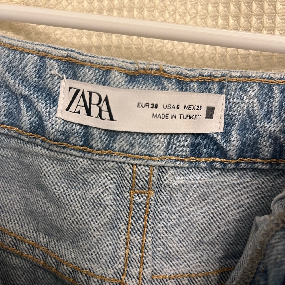 Zara high waisted denim shorts - size 6 - barely worn - Picture 2 of 3